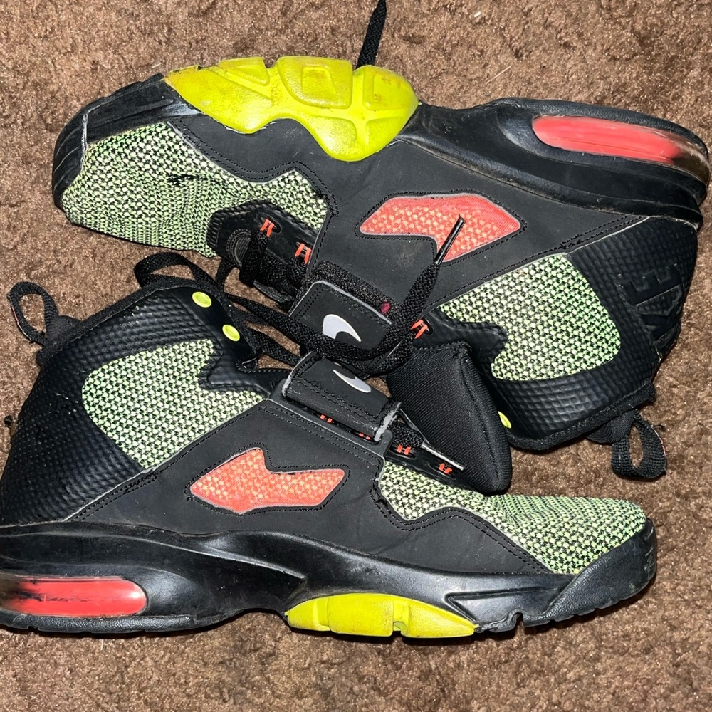 Nike - Picture 2 of 3